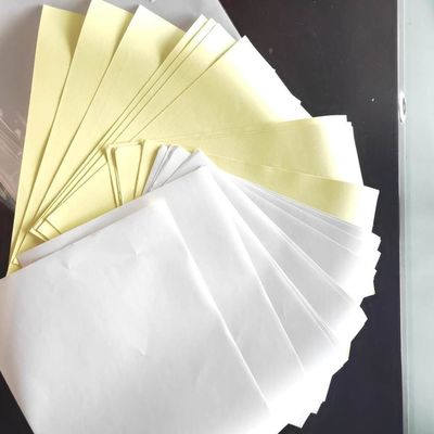 Aufkleberpapier mit Heißschmelzmittel für die Kennzeichnung und Markierung von Produkten