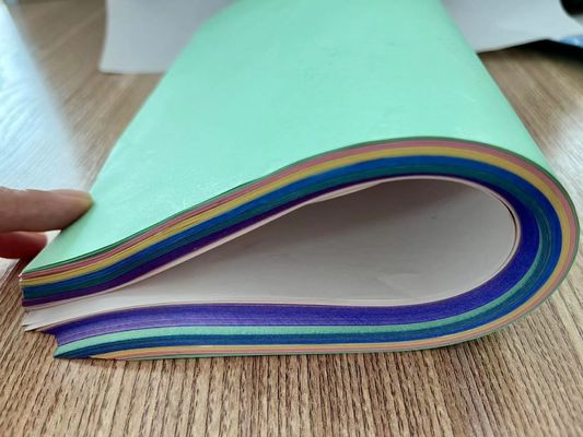 Drucken mit feuchtigkeitsdichten, anpassbaren kohlenstofffreien Papieren und Duplexplatten