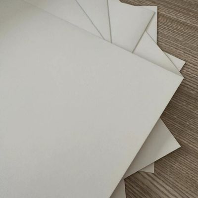 Anti-Curl-Elfenbeinpapier 210/230/250/270/300gsm FBB/GC1/C1S mit chemischer Zellstoff und Standard