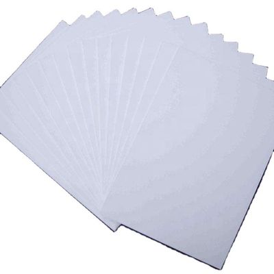 100% Holzzzellstoff A4-weißes Papier in Rollen zum reibungslosen Kopieren und Drucken