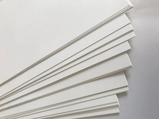 Weißes C1S FBB Elfenbeinkarton GC1 210gsm-400gsm Einseitig beschichtetes Papier für Sandwich