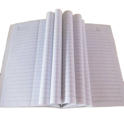 Offsetdruck von rohem weißem Farbpapier in verschiedenen Papiergrößen