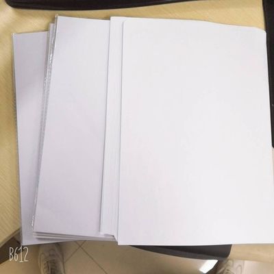 60 70 80 90 100 120GSM Rohweißpapier/Nicht beschichtetes Offsetpapier mit hoher Grammage