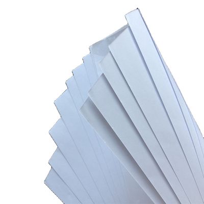 Beschichtetes glänzendes Kunstpapier für Zeitschriften aus hochwertigem Holzzzellstoff