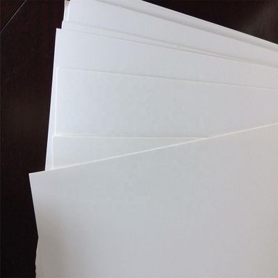 Chemisch-mechanische Zellstoffzellstoff 230/250/300GSM C1S Elfenbeinkarton in Blech mit 100% Holzzzellstoff